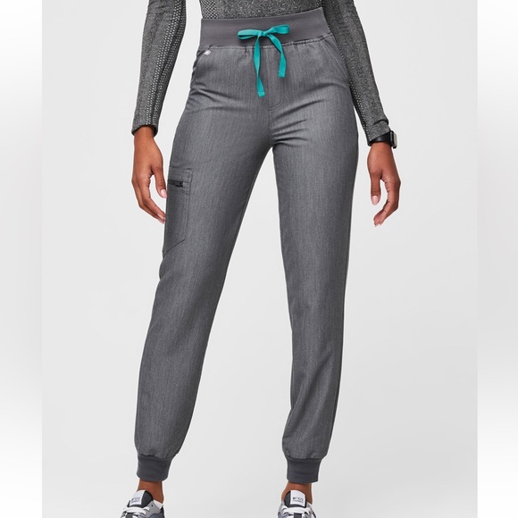 FIGS XS High Waisted Zamora Jogger Scrub Pants in Grey - Picture 5 of 6
